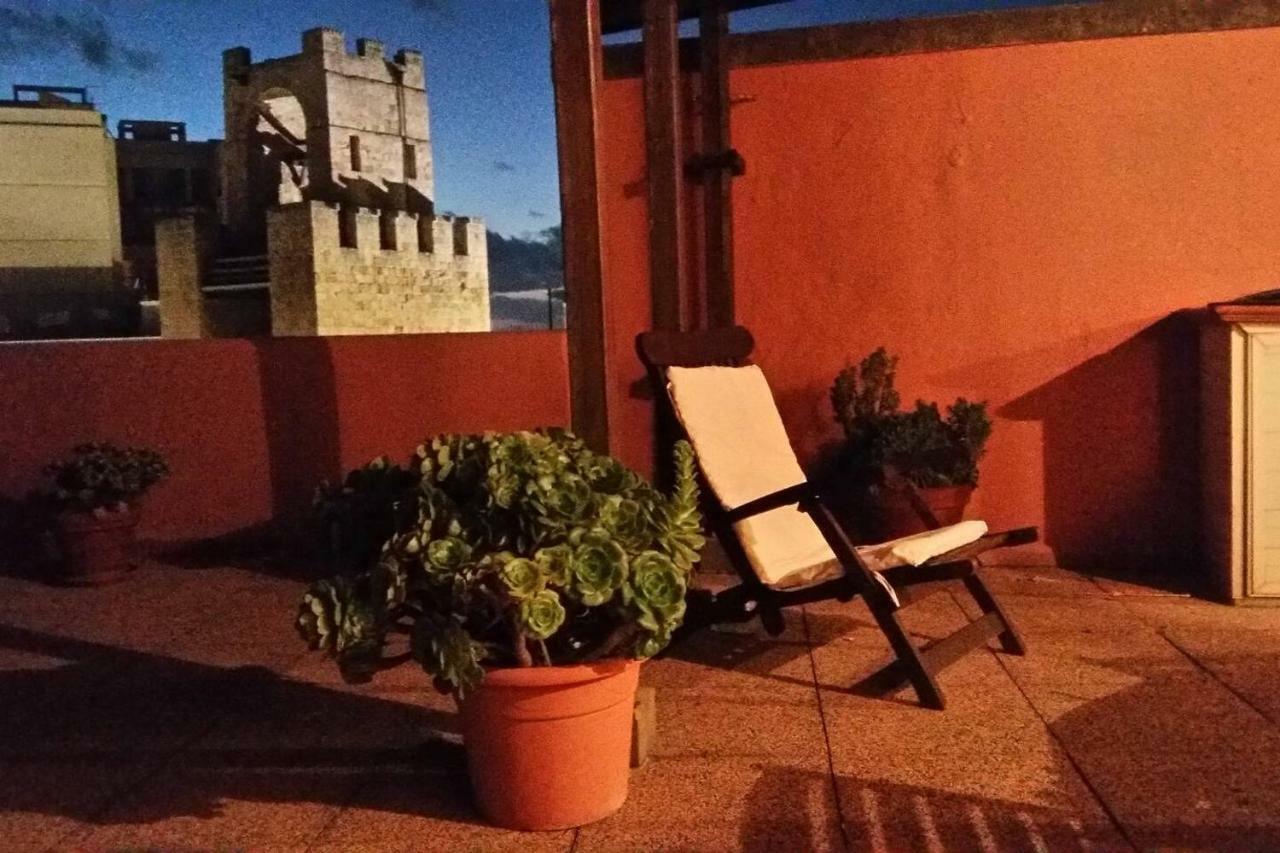 Apartamento Attico In Centro Con Vista Della Torre - Cozy Penthouse Facing To The Tower Oristano Exterior foto